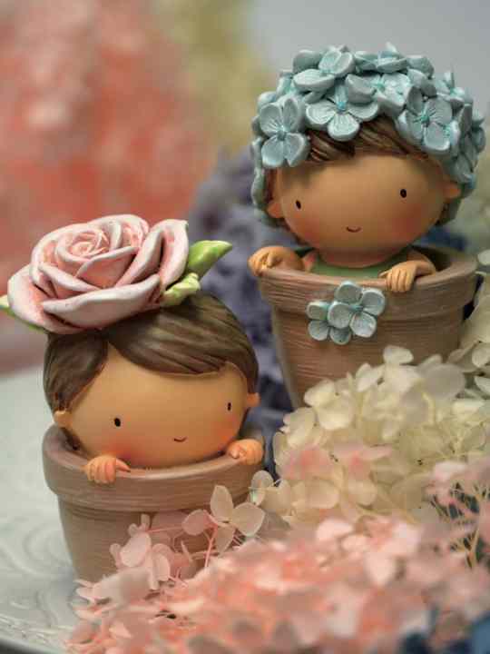 Bimba con rosa 