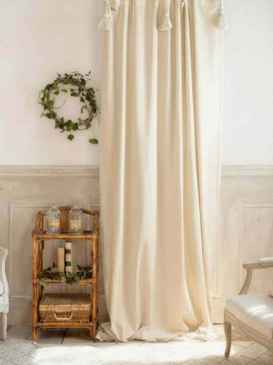 Tenda con passanti e 3 nappe 