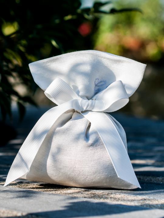 Sacchetto grigio perla personalizzato con iniziali 