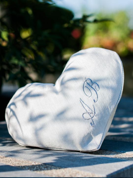Cuore grigio perla medio personalizzato con iniziali 