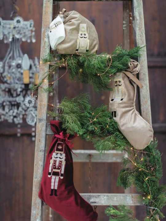 Beistle 30 Mini Sagome Natalizie A Forma Di Calza, 18,4 Cm, Rosso E Bianco, Per Decorazioni Fai Da Te - 5